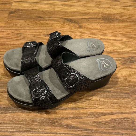 Dansko Sandals Womens 40 Sophie US 10 Slip On Buckle Wedge Slide Black Leather - Picture 1 of 8